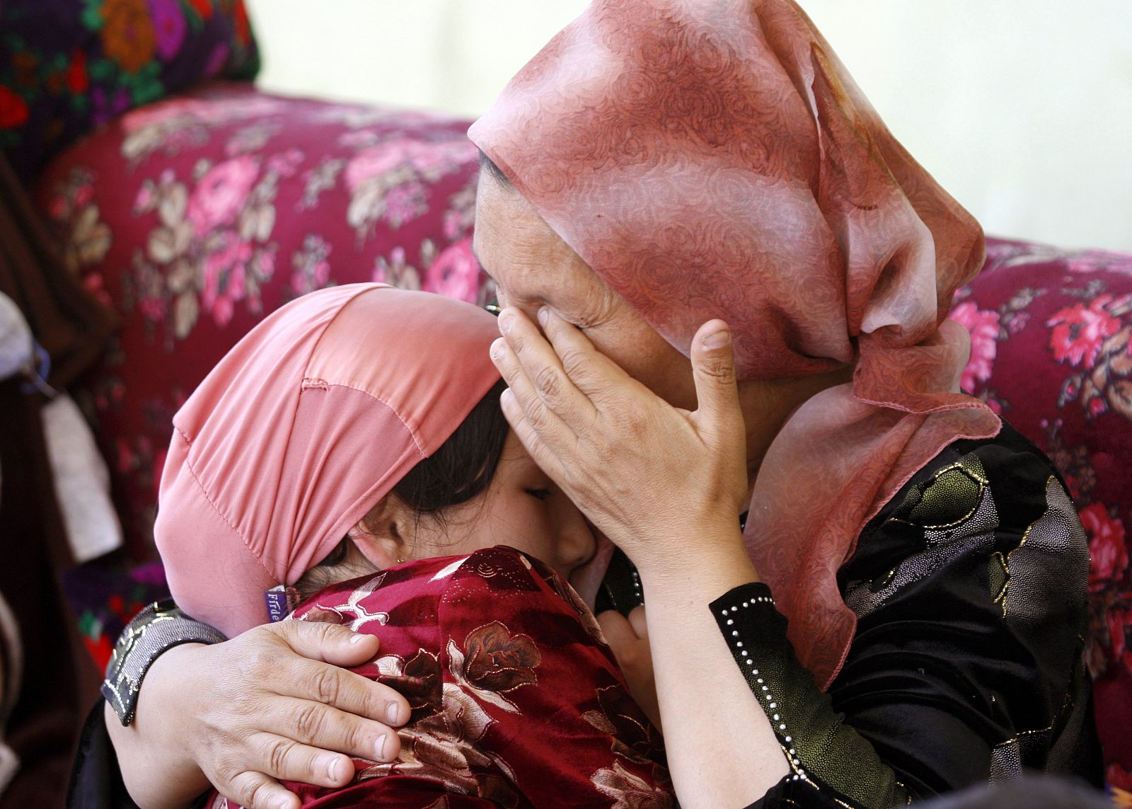 Varias mujeres en la ciudad de Osh