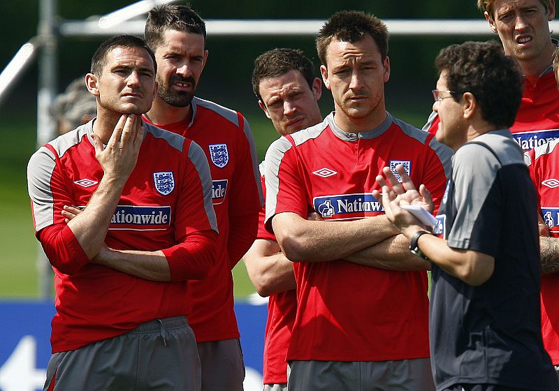 Terry se disculpa ante Capello y Lampard le apoya