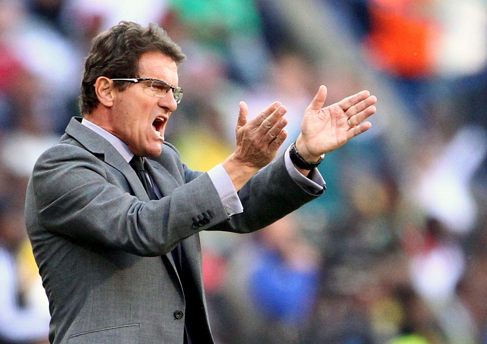 Fabio Capello es también blanco de las críticas por la expulsión de Inglaterra del Mundial