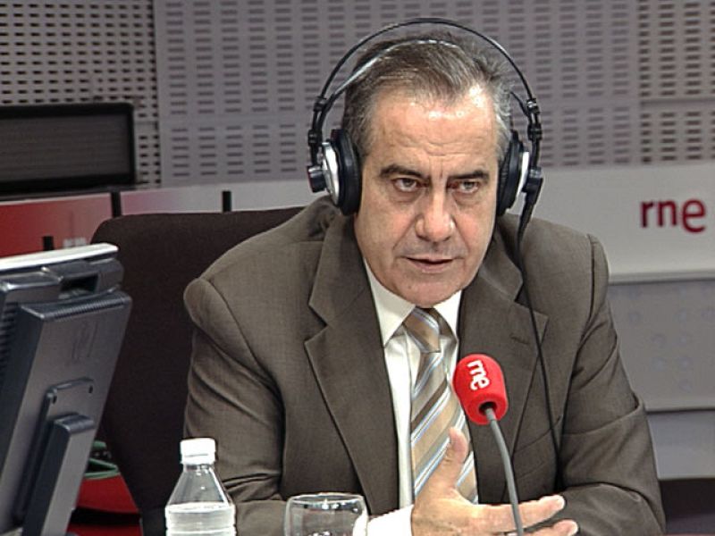 Corbacho espera que la ayuda de 420 euros sea "la última que haya que tocar"