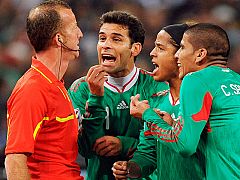 La FIFA prohíbe la repetición de jugadas conflictivas en pantallas