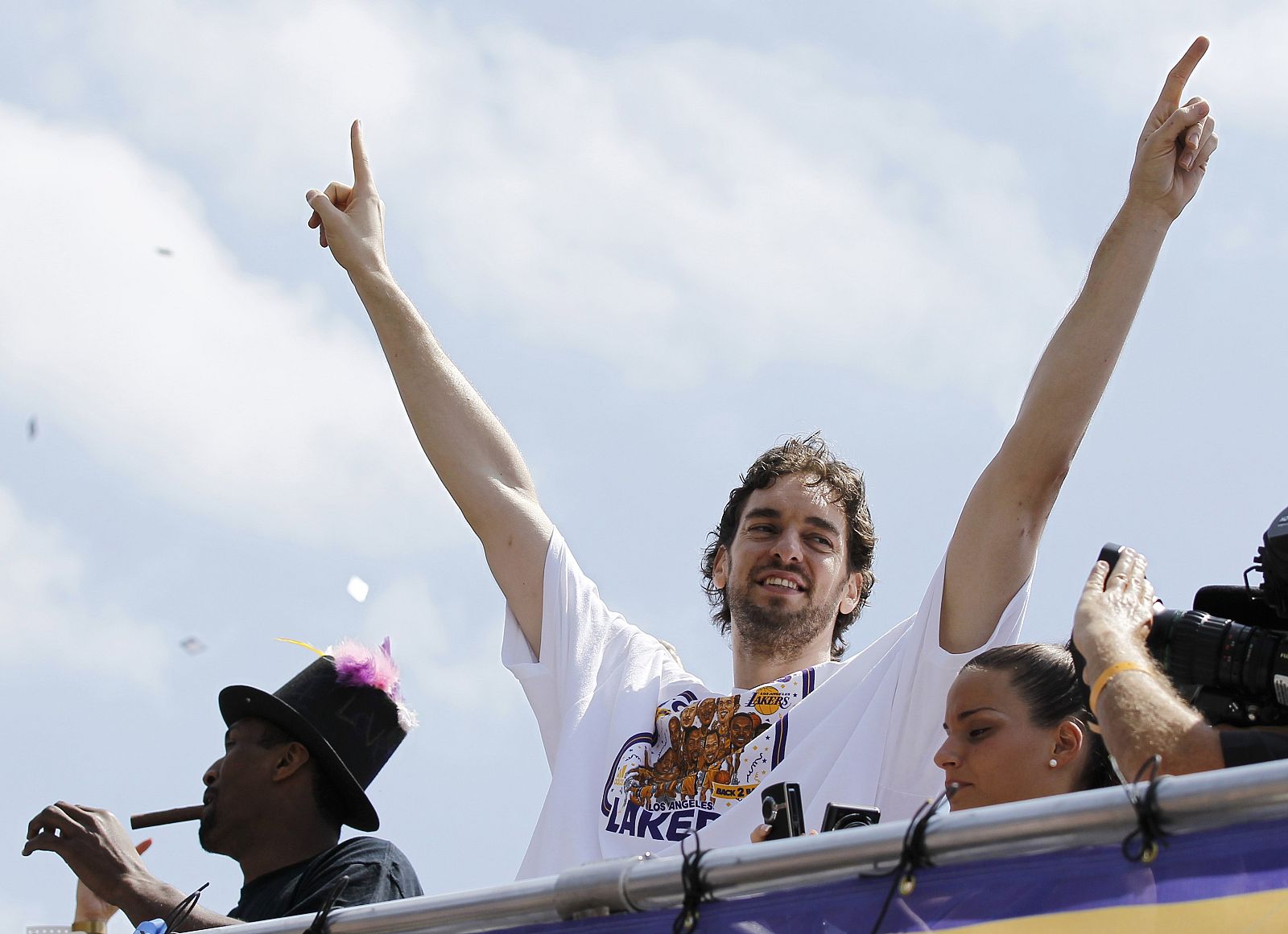 Pau Gasol celebrando el título de la NBA en Los Ángeles