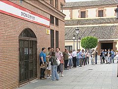 El paro baja en 83.834 personas en junio y deja los 4 millones por primera vez desde diciembre