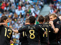 Alemania le baja los humos a Maradona
