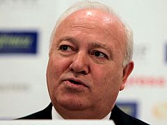 Moratinos sopesa la supresión de embajadas y anuncia la reestructuración del Ministerio