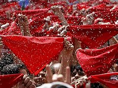 San Fermín arranca entre tumultos imposibles y muchas ganas de fiesta