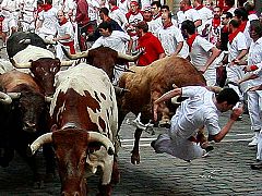 Intenso y peligroso encierro de los Cebada Gago, que deja dos heridos por asta de toro