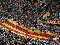 Decenas de miles de personas se manifiestan en Barcelona contra la sentencia del Estatut