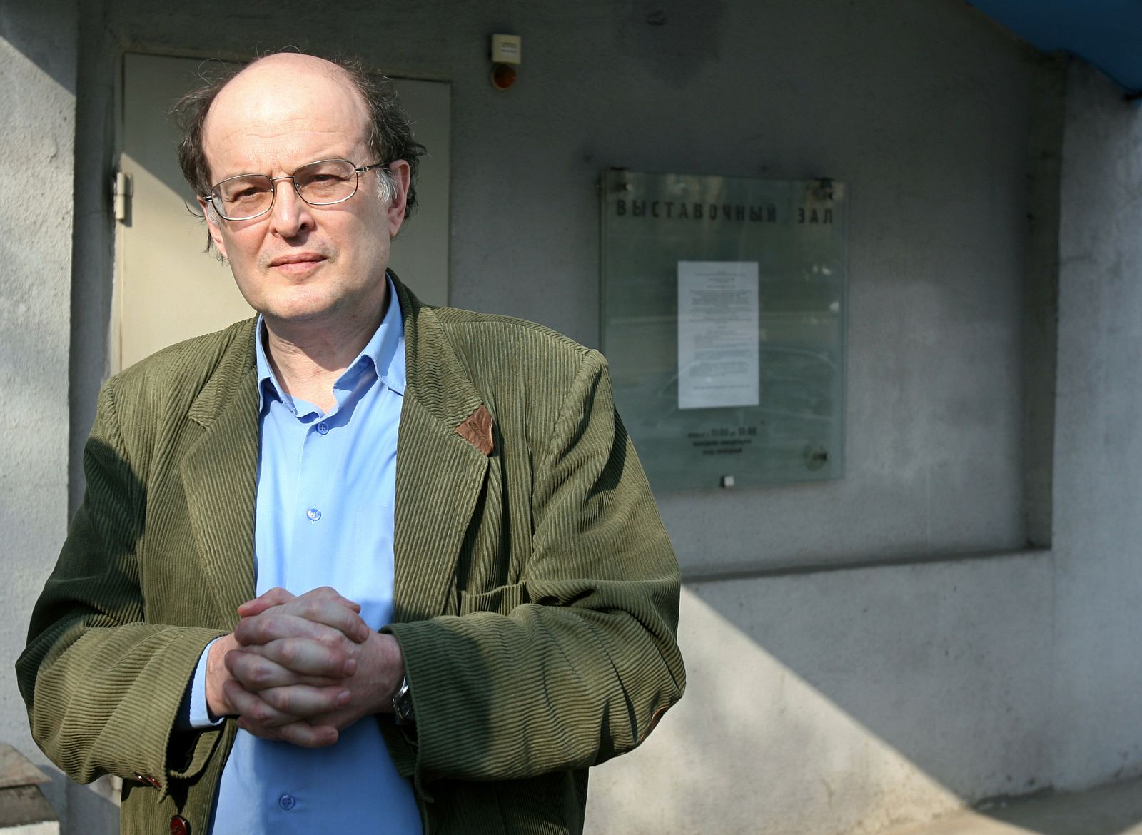Sakharov museum director Yuri Samodurov stands in front of the museum building where a controversial exhibition is currently on show in Moscow