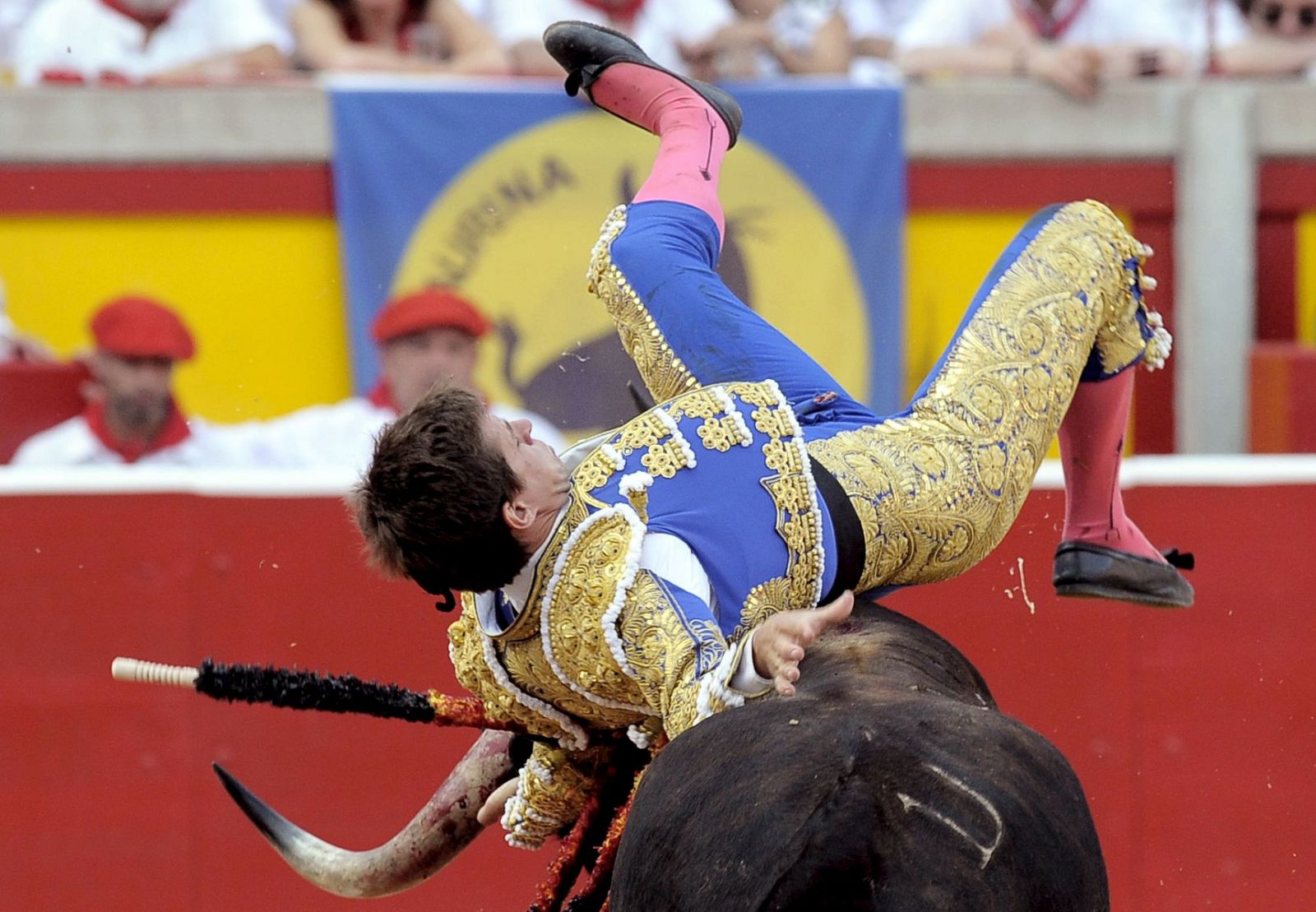 'El Juli' sufre una cogida en Pamplona