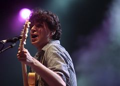 El pop africano de Vampire Weekend desata una danza tribal colectiva en el FIB