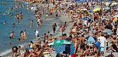 España recibe 5,3 millones de turistas en junio, un 1,7% más que que el pasado año