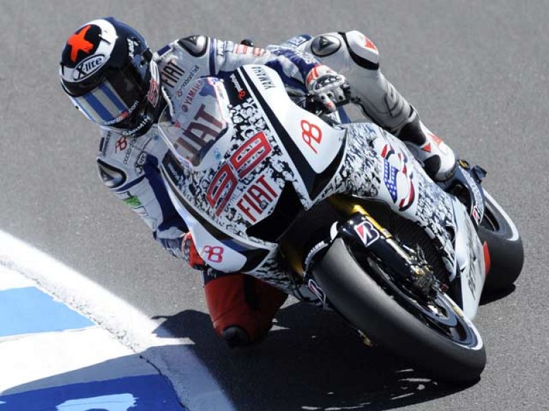 Lorenzo: "Debo adaptar mi pilotaje a la pista"