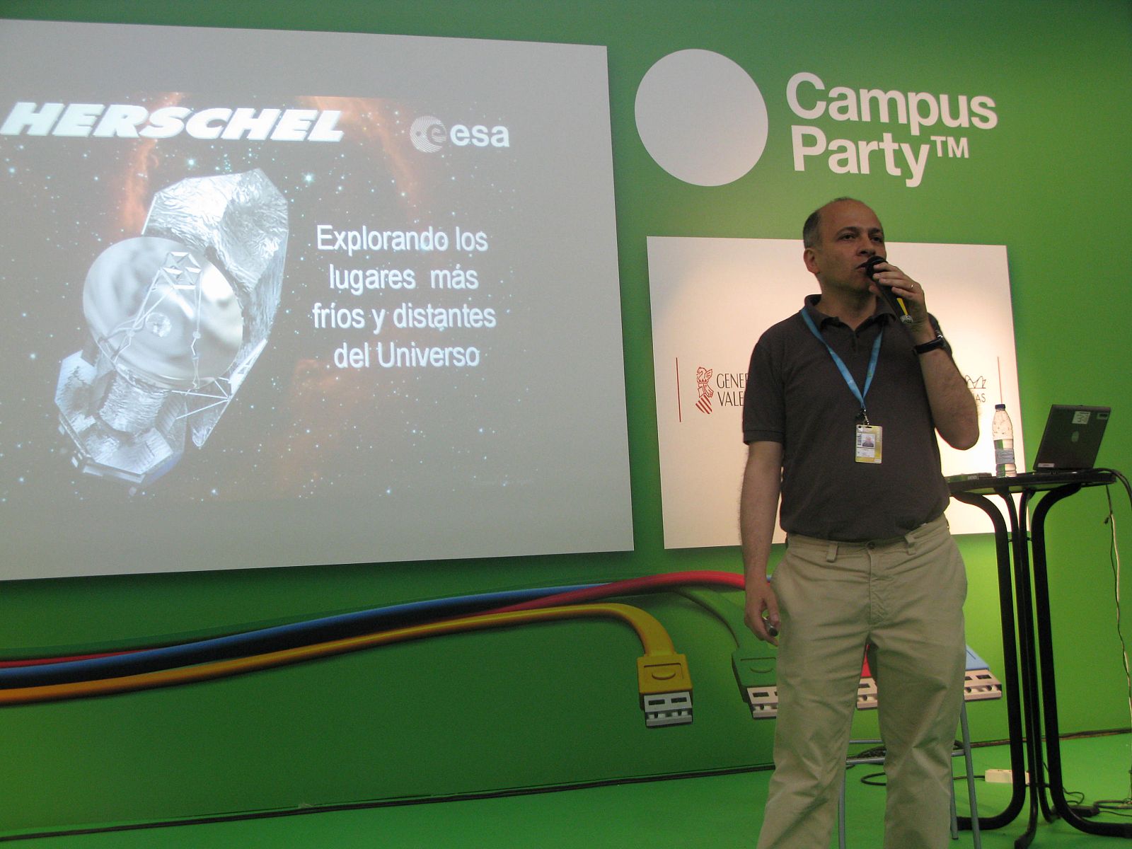 Pedro García Lario durante la conferencia.