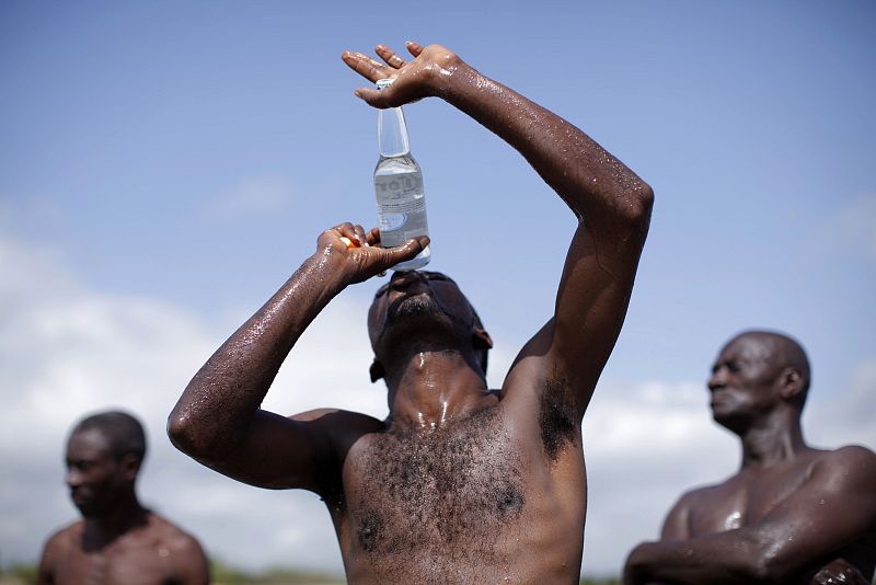 La Asamblea General de la ONU reconoce el agua potable como "derecho humano básico"