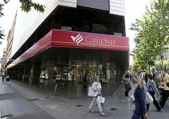 El FROB despide a un alto directivo de CajaSur y sanciona duramente a otro