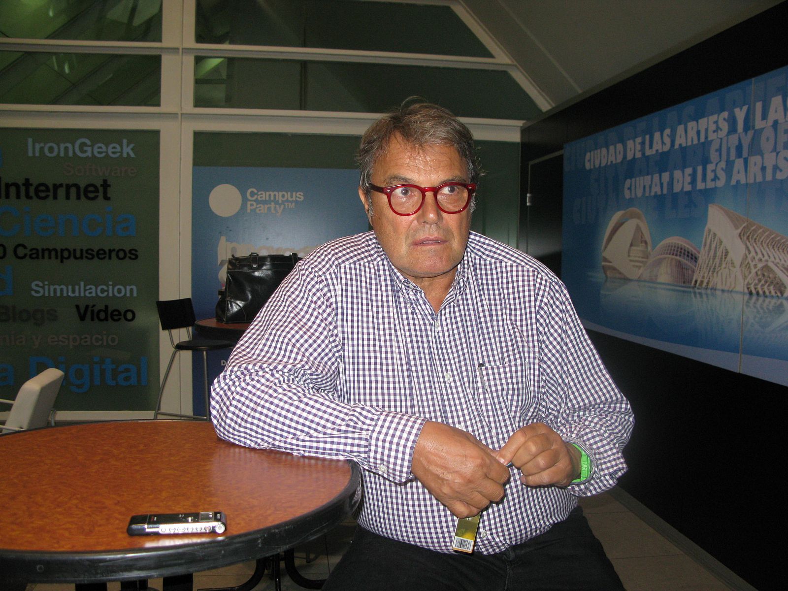 Oliviero Toscani durante la entrevista con RTVE. es