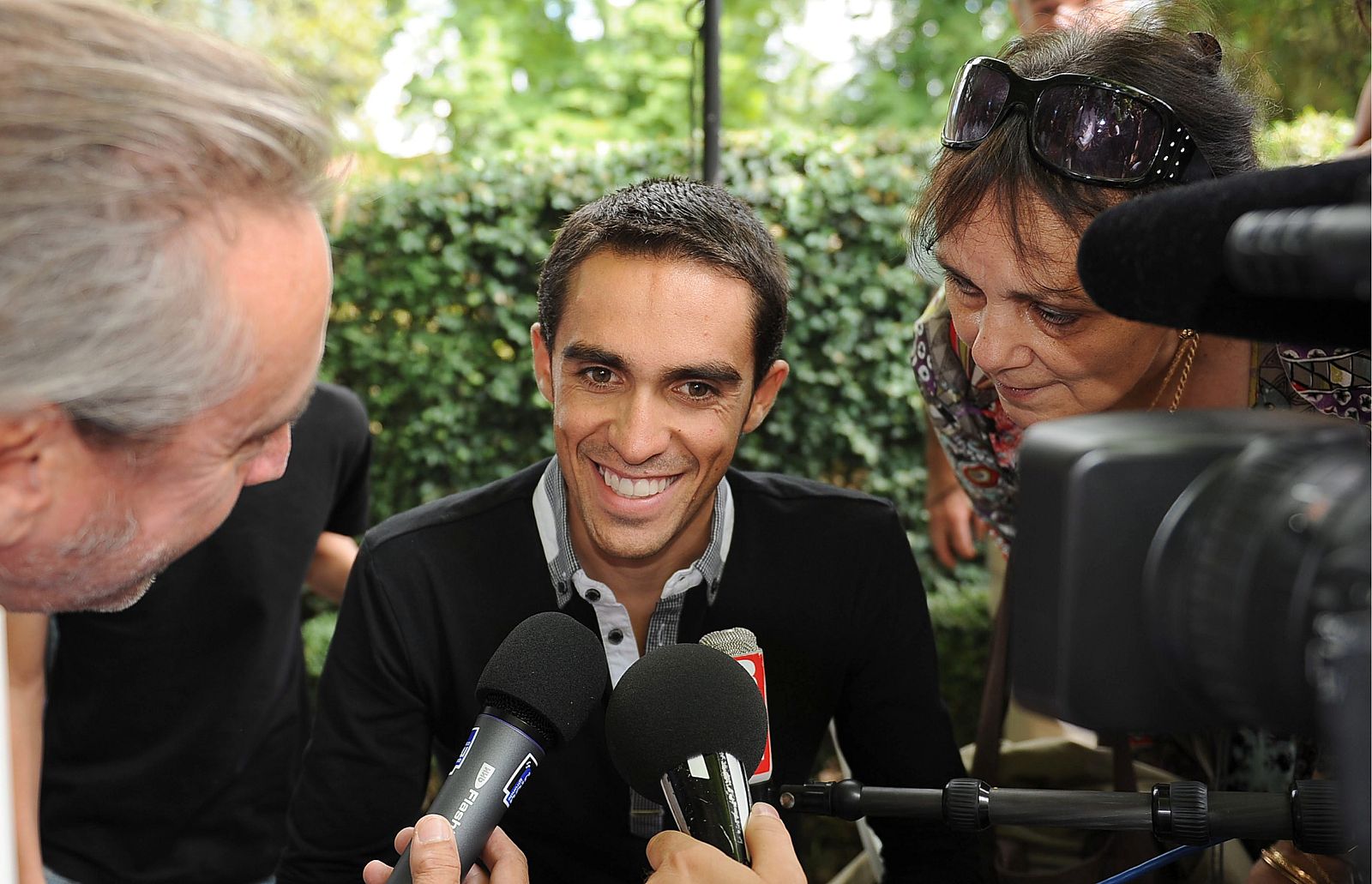 Contador atiende a la prensa