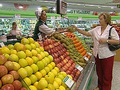La economía española creció el 0,2% en el segundo trimestre y cayó el 0,2% en un año