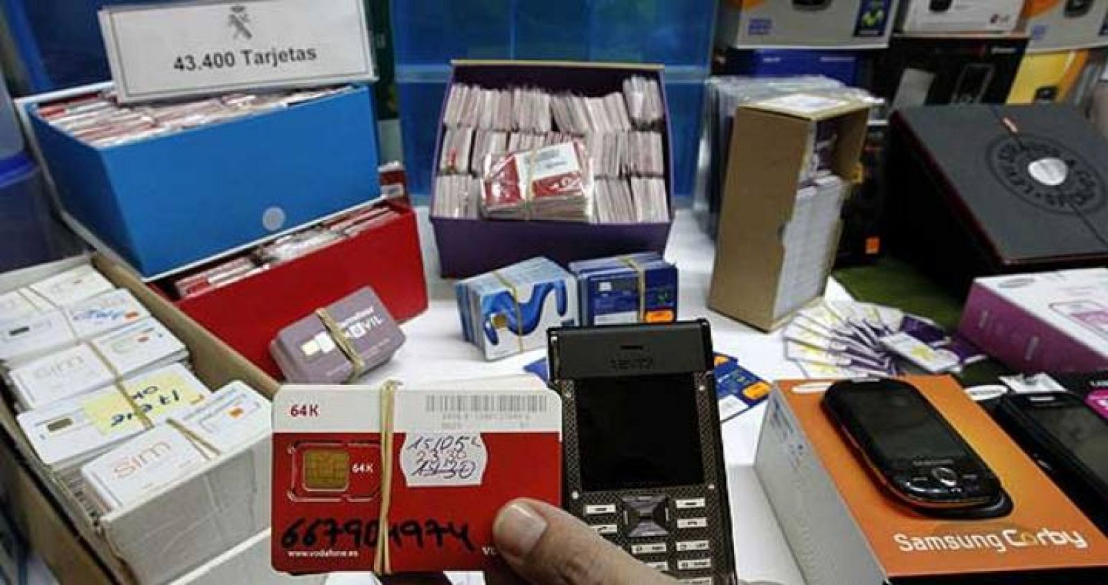 Desmantelada una red que estafó 27 millones a empresas de telefonía móvil