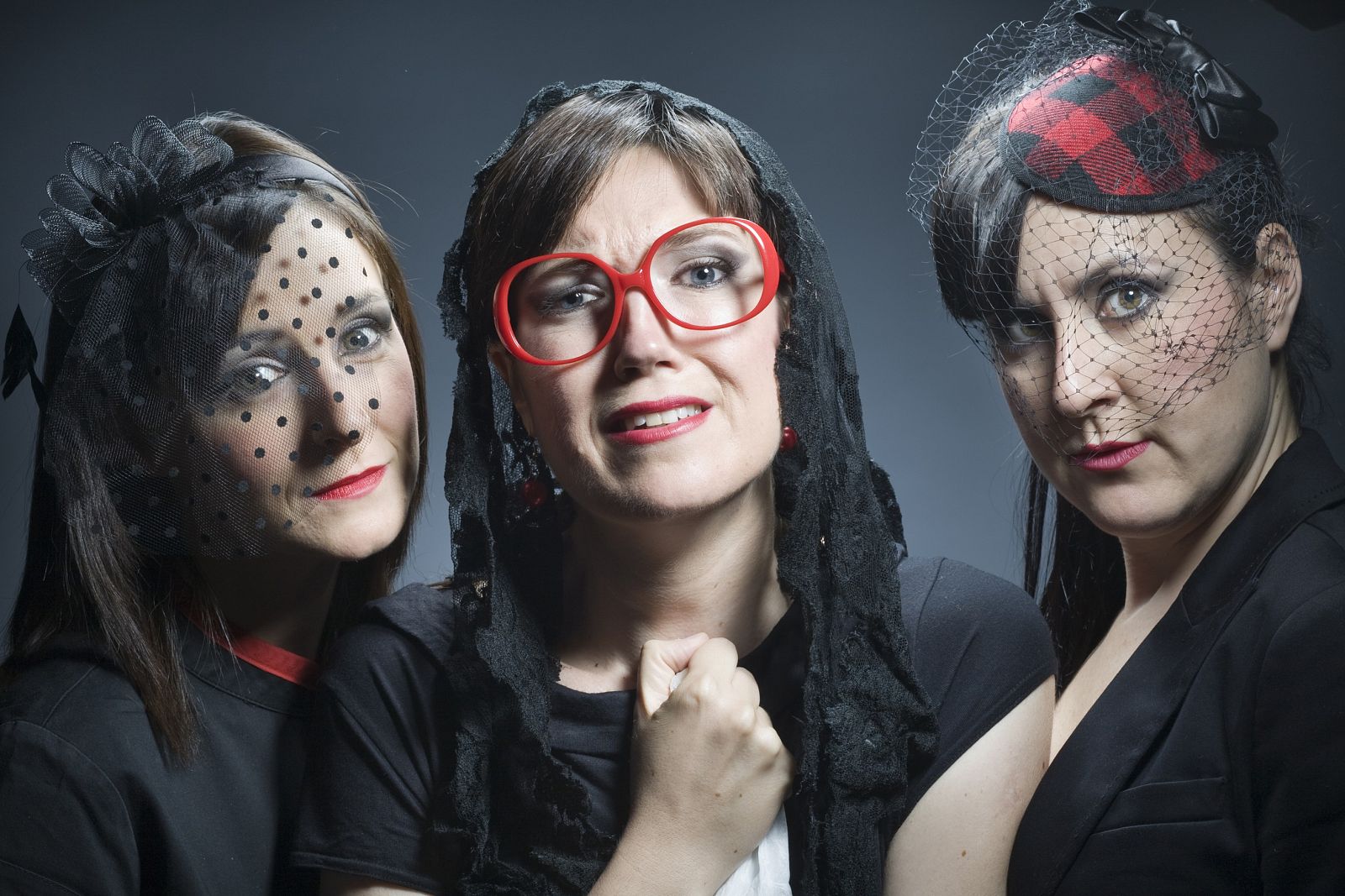 CON LA MUERTE EN LOS TACONES