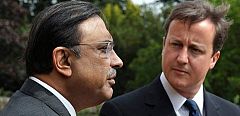 Pakistán se 'ahoga' mientras su presidente continúa su gira por Europa