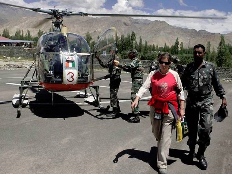 Una desaparecida y medio centenar de españoles ilocalizados, balance de las lluvias en India