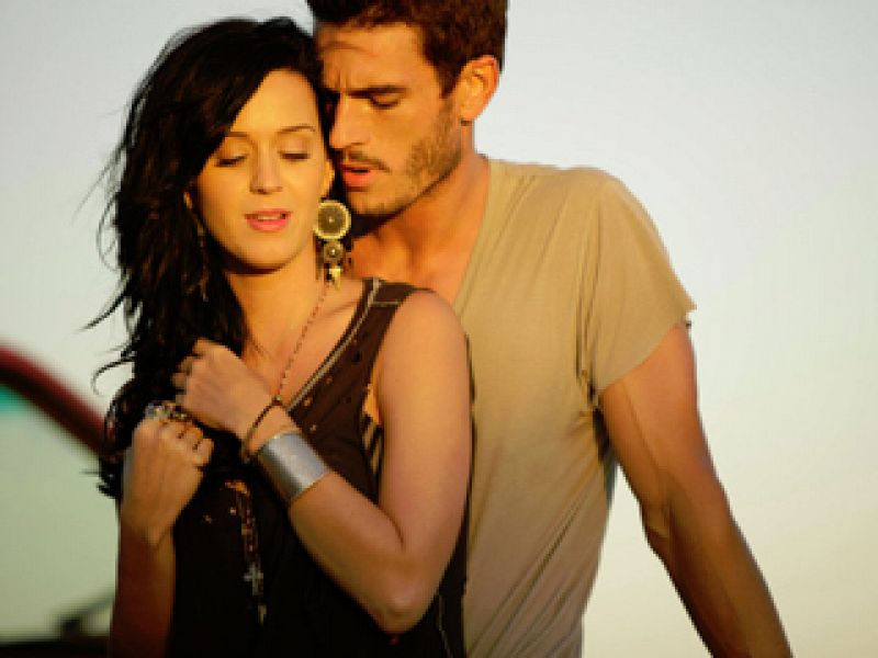 El videoclip de "Teenage Dream", de Katy Perry, la chica de la piruleta, en primicia