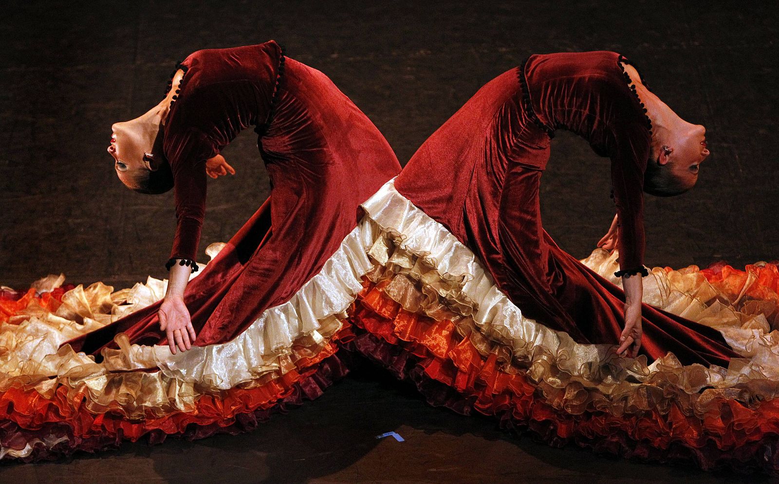 Dos bailarinas de flamenco del Teatro  Miguel Vargas durante su actuación en el Festival Internacional de Edimburgo