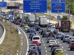 Retenciones puntuales en un viernes tranquilo en las carreteras