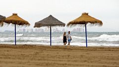 Las tormentas dejan un herido por rayo, retrasos en trenes y 300 incidencias en Valencia