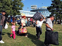 El Gobierno francés ignora las críticas y deporta a una segunda tanda de 124 gitanos a Rumanía