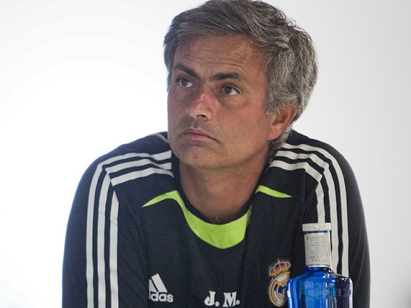 Mourinho: "Si Benzema o Higuaín se lesionan, tendremos un problema"