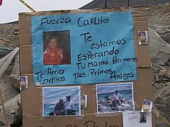 Los mineros chilenos piden agua, oxígeno y comida en su primera conexión telefónica