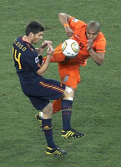 Webb: "Tenía que haber expulsado a De Jong"