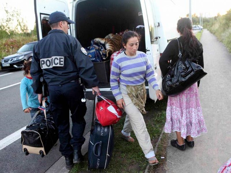 Francia defiende ante la UE limitar la libertad de circulación en casos como los de los gitanos