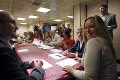 Jiménez gana la primera batalla a Gómez al lograr el aval de la mayoría de la Asamblea de Madrid