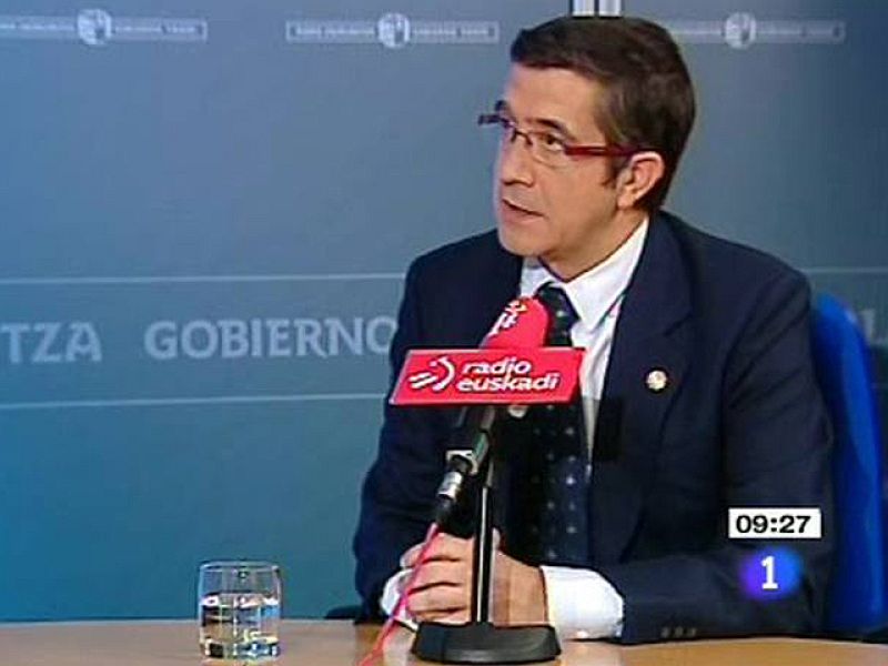 El lehendakari dice que el anuncio es insuficiente y que la pelota sigue en el tejado de ETA