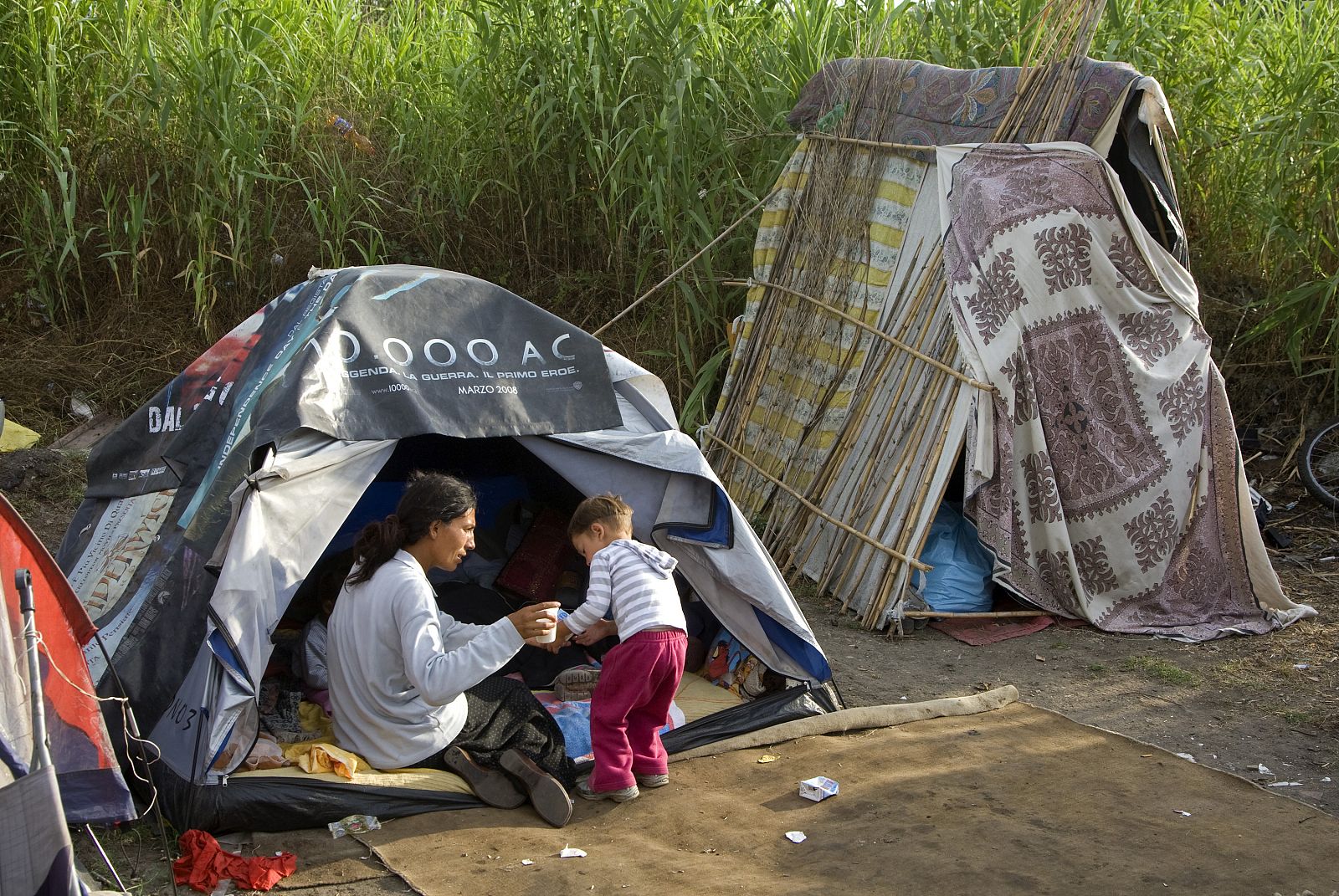 Campamento de rumanos en el extrarradio de Roma.