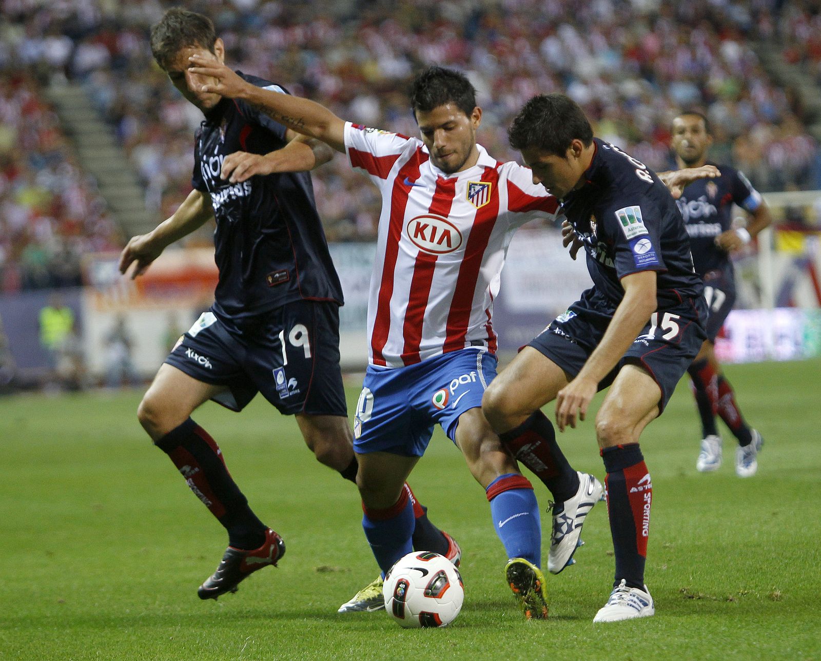 'Kun' Agüero volverá a ser la referencia en ataque del Atlético de Madrid, junto a Forlán, para el encuentro ante el Athletic en San Mamés.