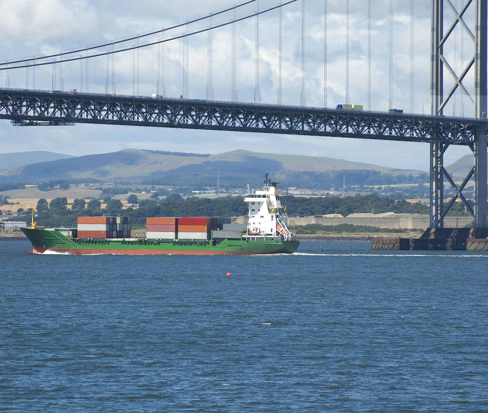 Las exportaciones en la UE crecen casi el mismo ritmo que las importaciones en el primer semestre