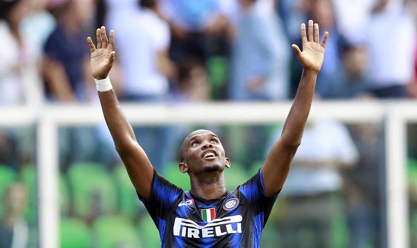 Eto'o marca los dos tantos del Inter ante el Palermo
