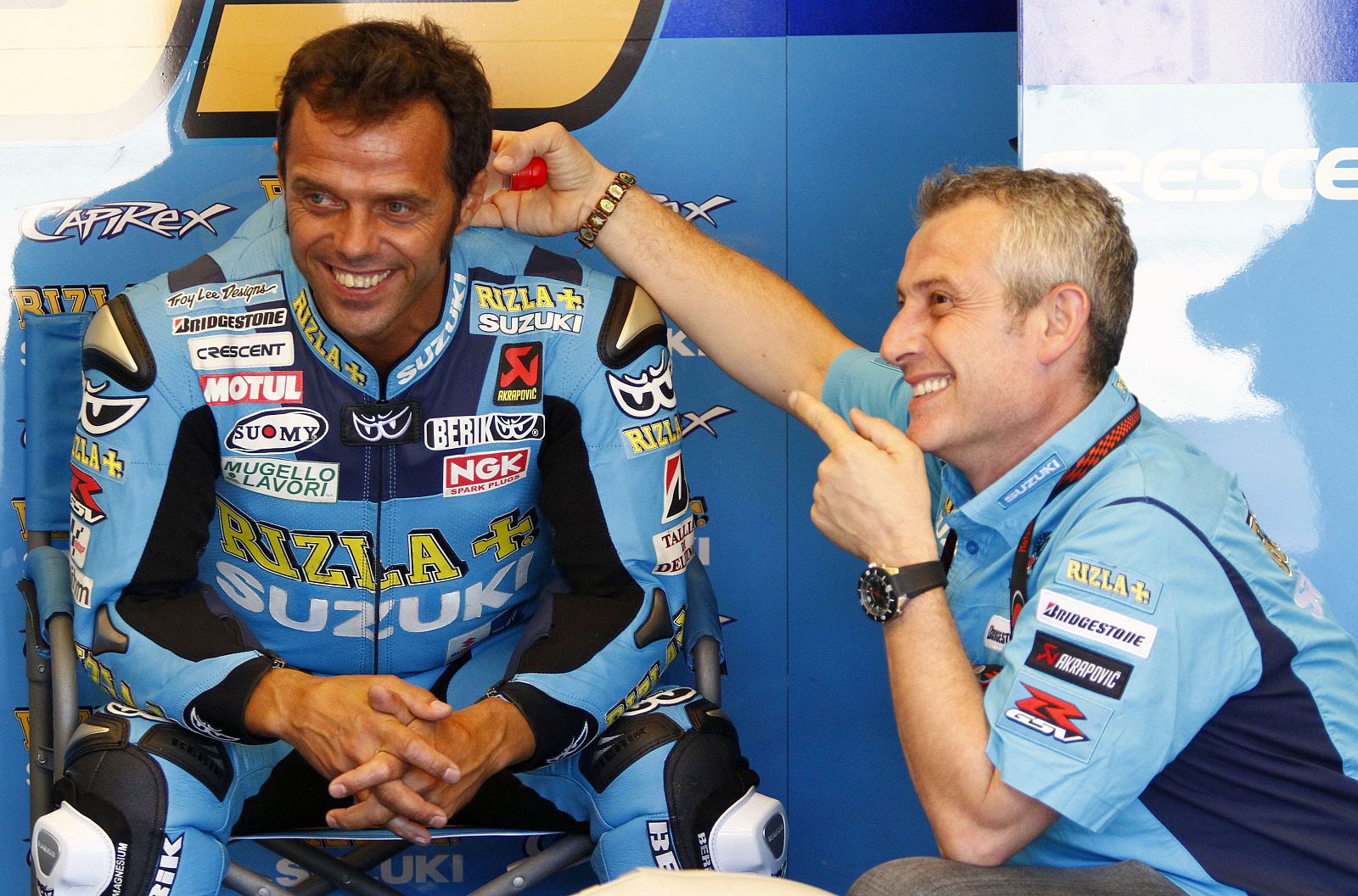 Loris Capirossi gets cooled by a crew member during MotoGP qualifications at the Indianapolis Motor Speedway