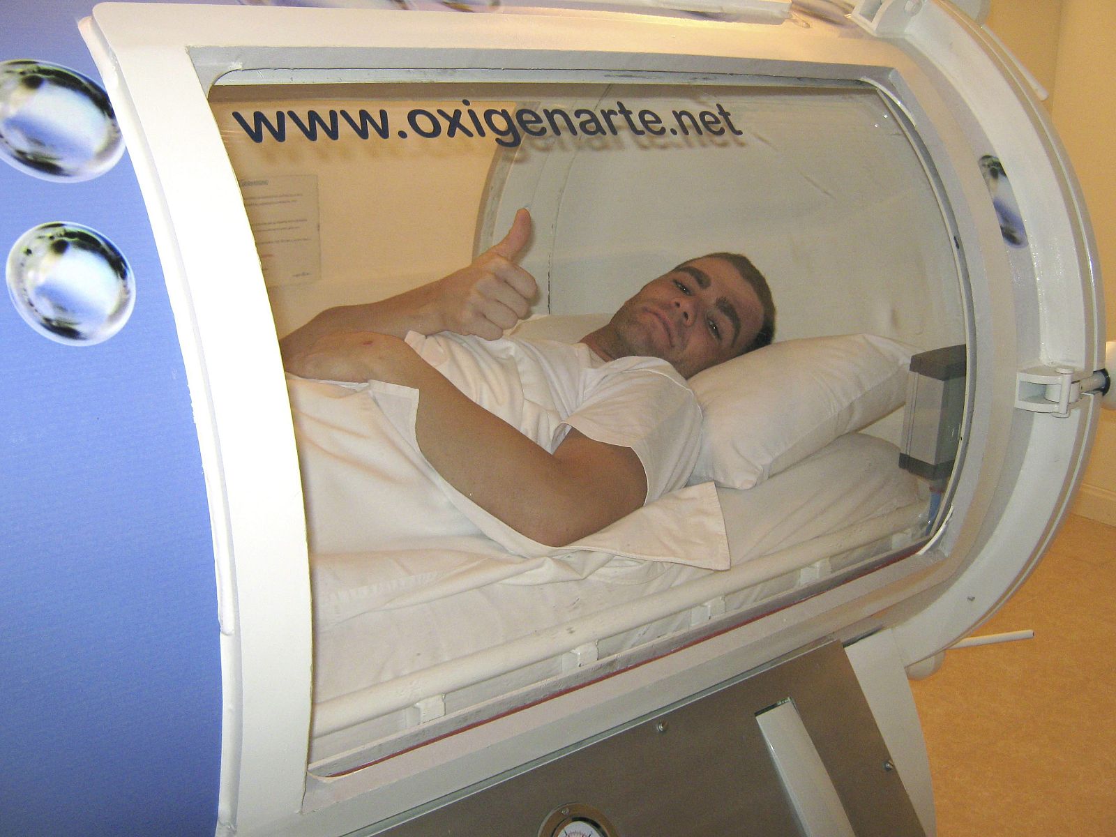 Fonsi Nieto acelera su recuperación en una cámara hiperbárica