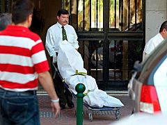Un hombre mata con un cuchillo a su mujer en su casa de Málaga y después se autolesiona