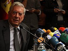 Vargas Llosa: "El Nobel no cambiará mi escritura y seguiré trabajando hasta el último día de mi vida"