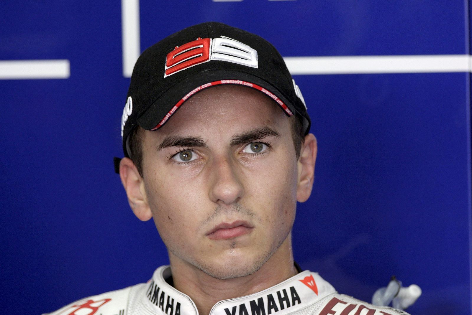 FOTO DE FAMILIA DEL EQUIPO YAMAHA DE MOTOCICLISMO