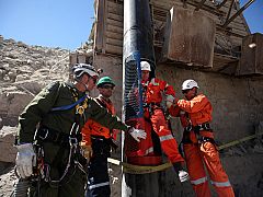 Cronología: Más de dos meses para rescatar a los mineros de Chile