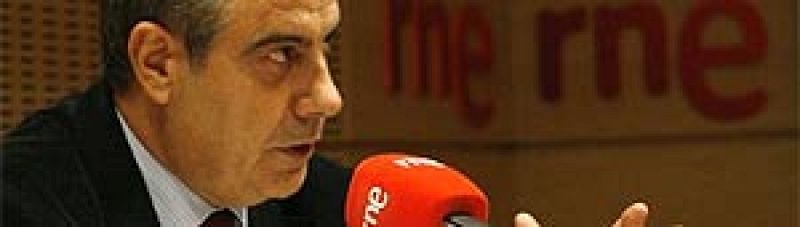 Corbacho descarta flexibilizar la regulación por arraigo de los inmigrantes