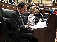 Zapatero espera la "colaboración" del PP para reformar las pensiones pero Rajoy lo ve "difícil"